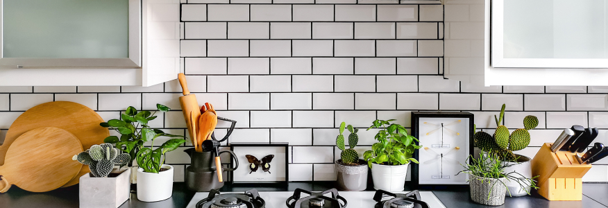 kitchen with backsplash