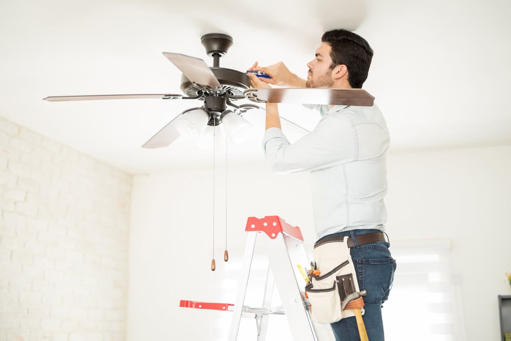 tightenting ceiling fan blades