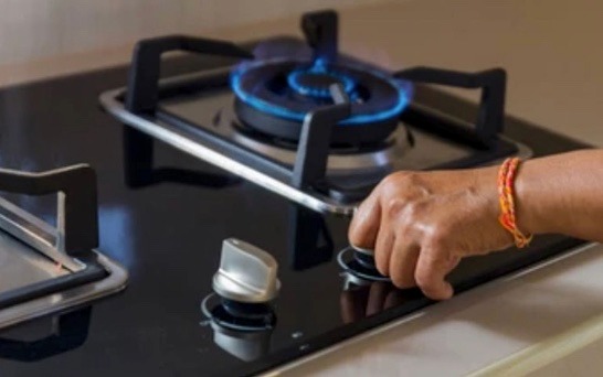 turning off gas stove